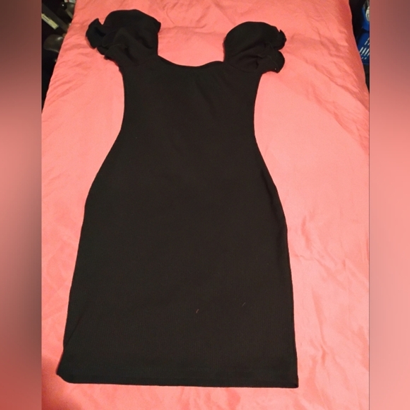 Liz And Sara Elegant Black Mini Dress with White Bow And Stitching Accents. - Picture 7 of 11